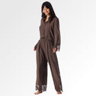Lange donkerbruine pyjama met kant van Schiesser