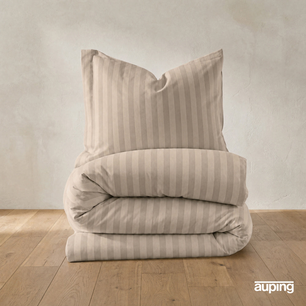 Luxe hotelgevoel met dekbedovertrek Cotton Stripe Beige van Auping