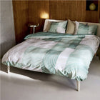 Dekbedovertrek Gentle Clover van Auping met houtnerfpatroon