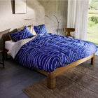 Dekbedovertrek Meandering Blue van Auping met een diepe blauwtoon