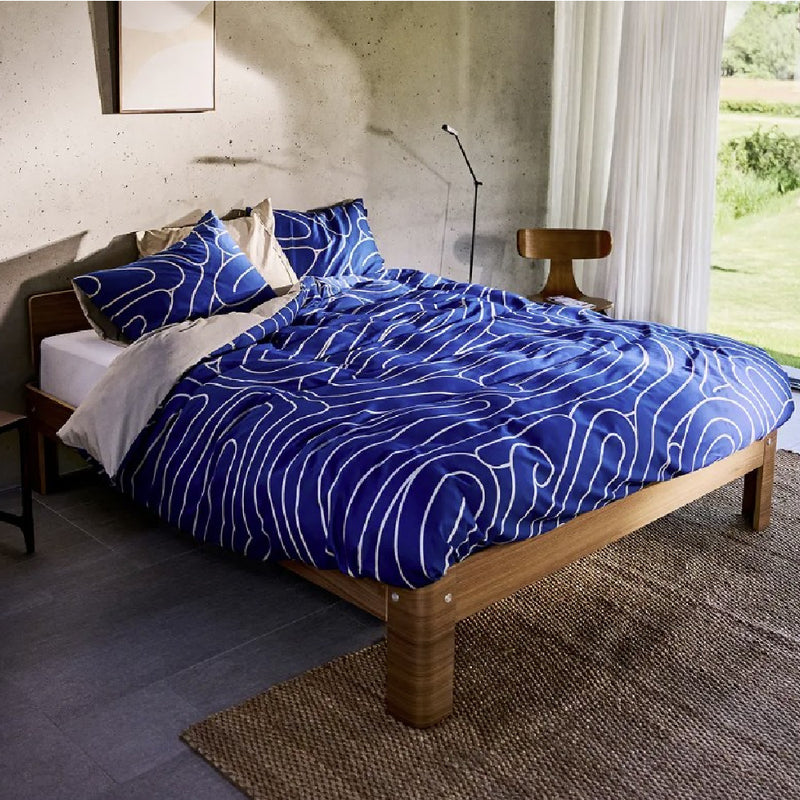 Dekbedovertrek Meandering Blue van Auping met een diepe blauwtoon