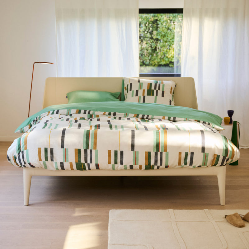 Dekbedovertrek Layered Vine van Auping met speels lijnenspel