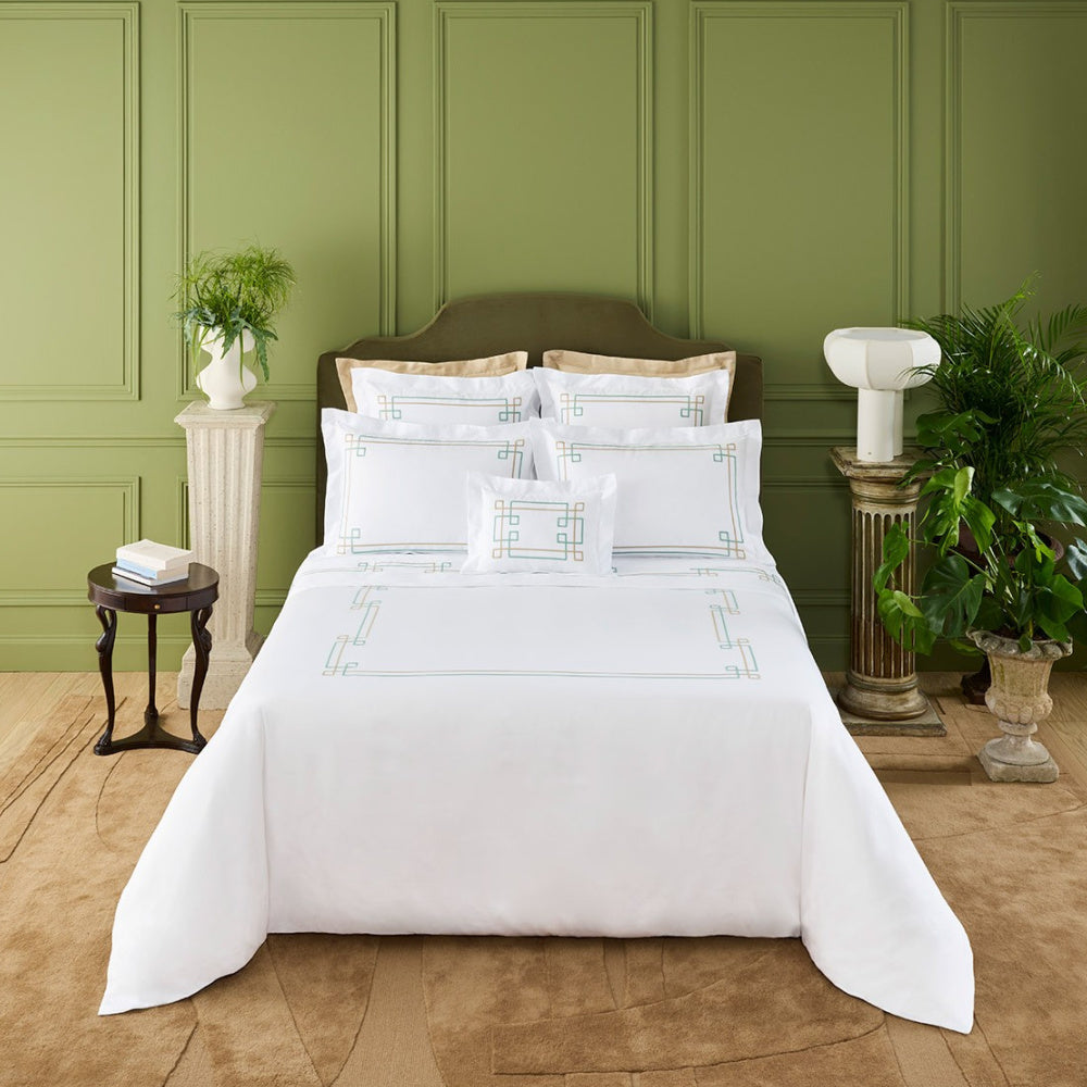 Duvet cover Villa with refined embroidery from Yves Delorme