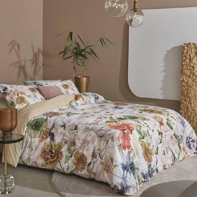 Dekbedovertrek Delight Multi met bloemen van Kardol 