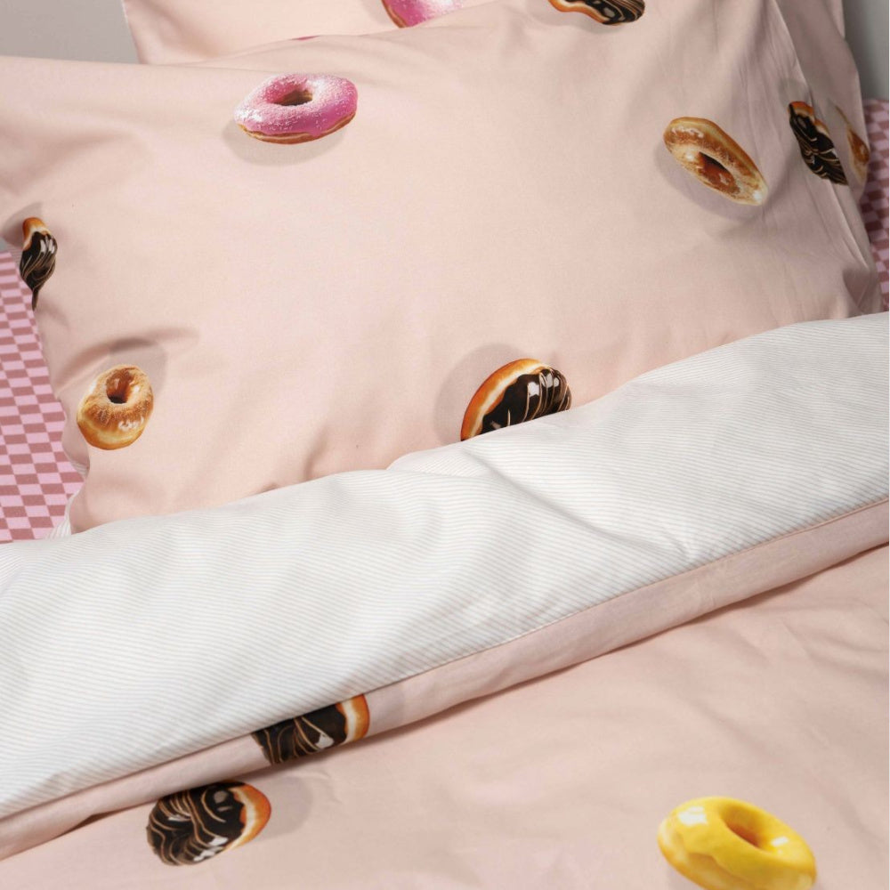 Dekbedovertrek van Snurk met donuts op lichtroze achtergrond