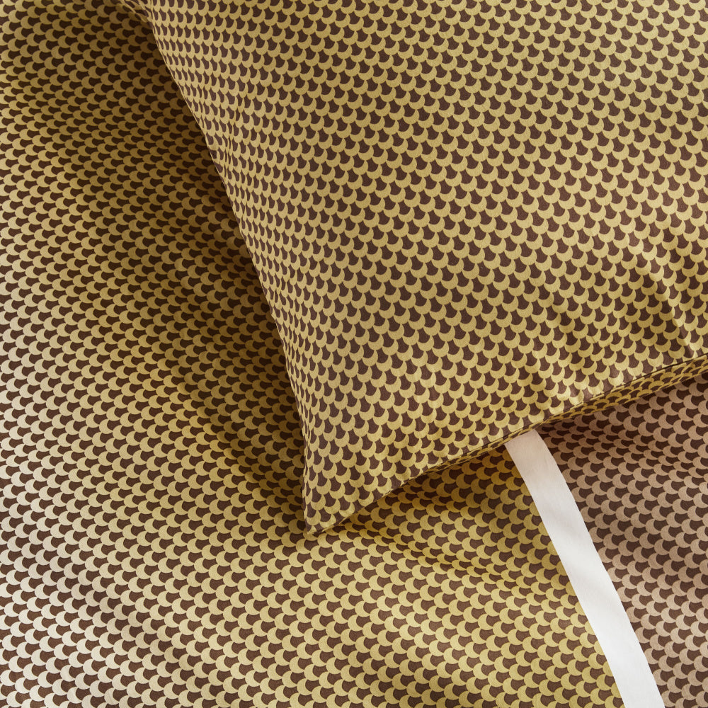 Detail van dekbedovertrek Elvi Gold van Beddinghouse