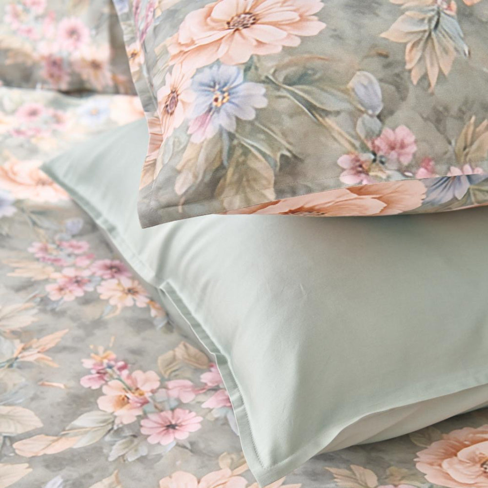 Dekbedovertrek Elvire Venetian Winter van Nomo met geschilderde bloemenprint