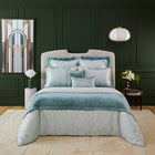 Dekbedovertrek van Yves Delorme in art deco stijl