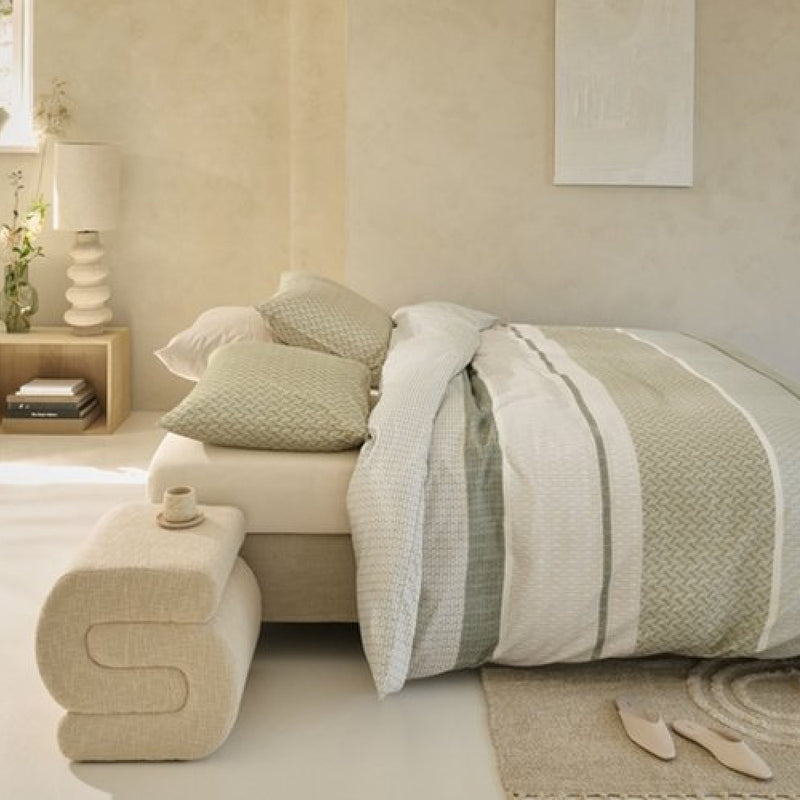 Housse de couette Hilde Grey Green de Beddinghose ornée d'un motif à bandes graphiques