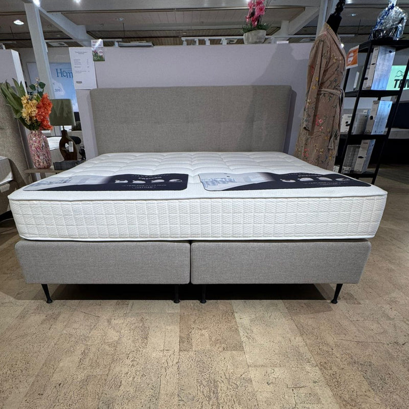 Toonzaalmodel boxspring Silverline van Pullman met matras Silverline Premier