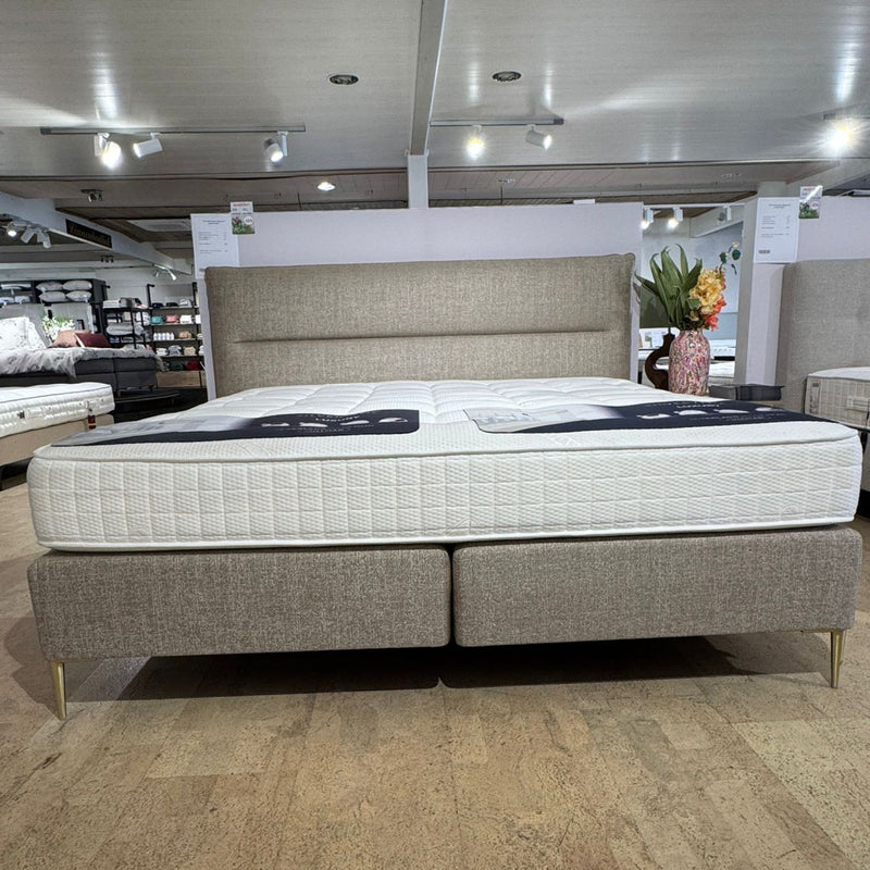 Toonzaalmodel boxspring Silverline taupe van Pullman