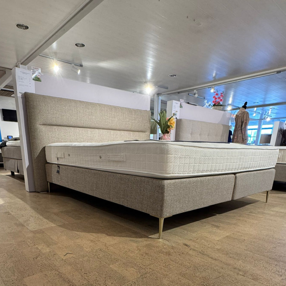 Boxspring Silverline taupe van Pullman met matras Silverline Luxury