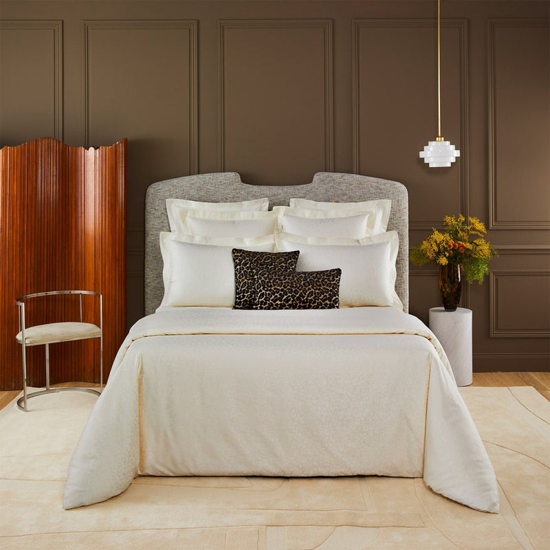 Dekbedovertrek van Yves Delorme in damast satijn katoen