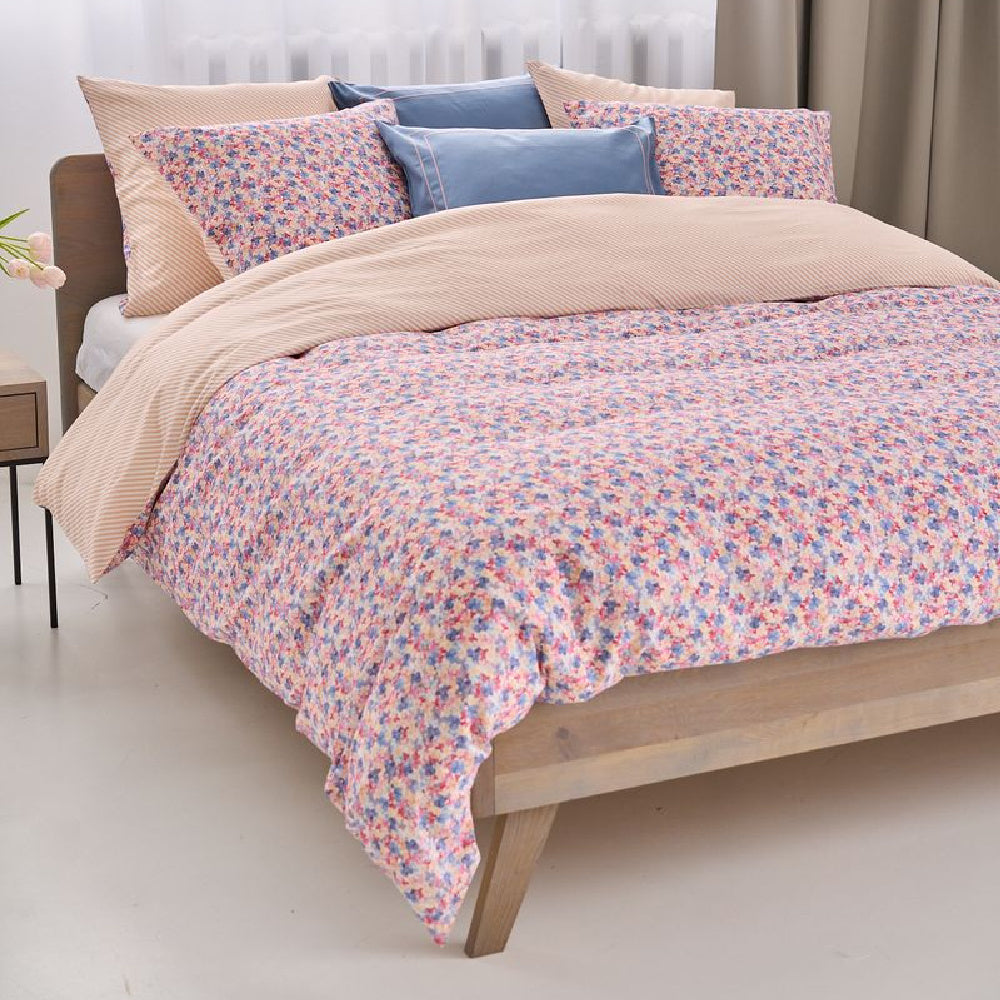 Dekbedovertrek Lina Starlight Blue van Nomo met kleine bloemetjes