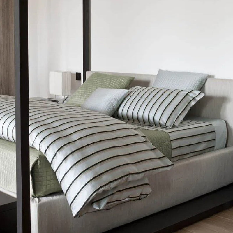 Dekbedovertrek Magnolia Striped Silver Sage met tijdloze strepen