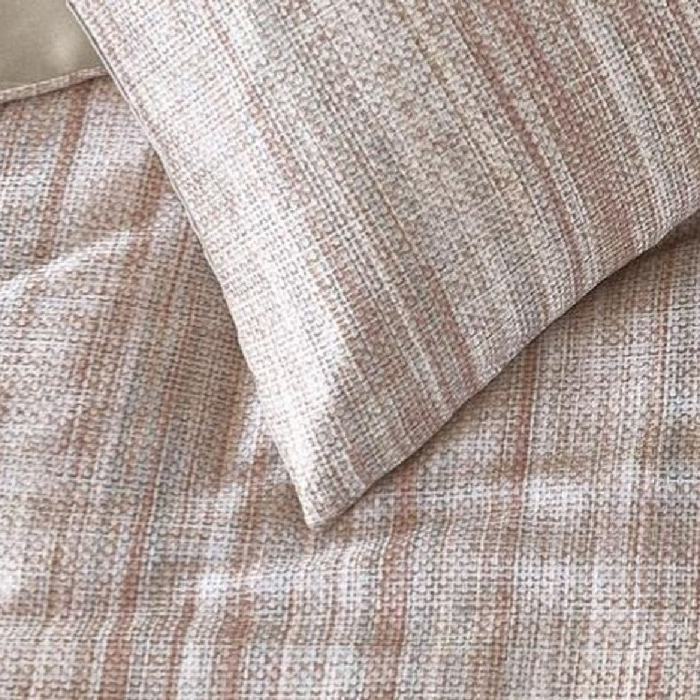 Detail van dekbedovertrek Namaste Sand van Beddinghouse