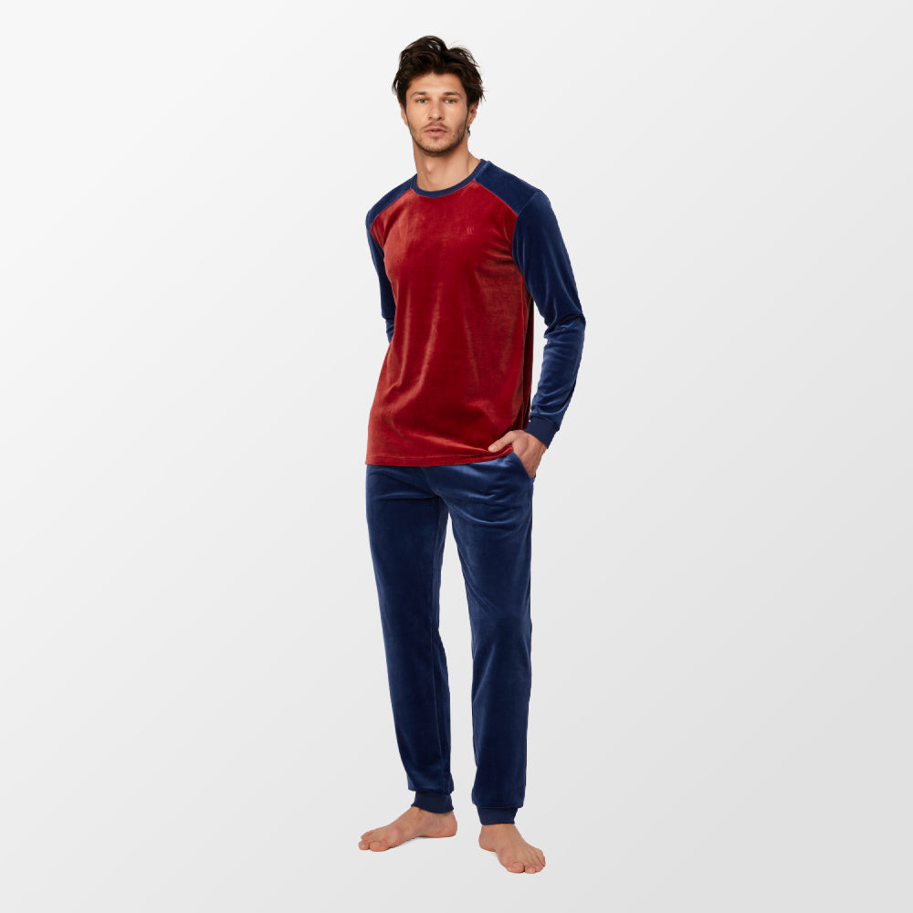 Pyjama donkerrood met blauwe broek