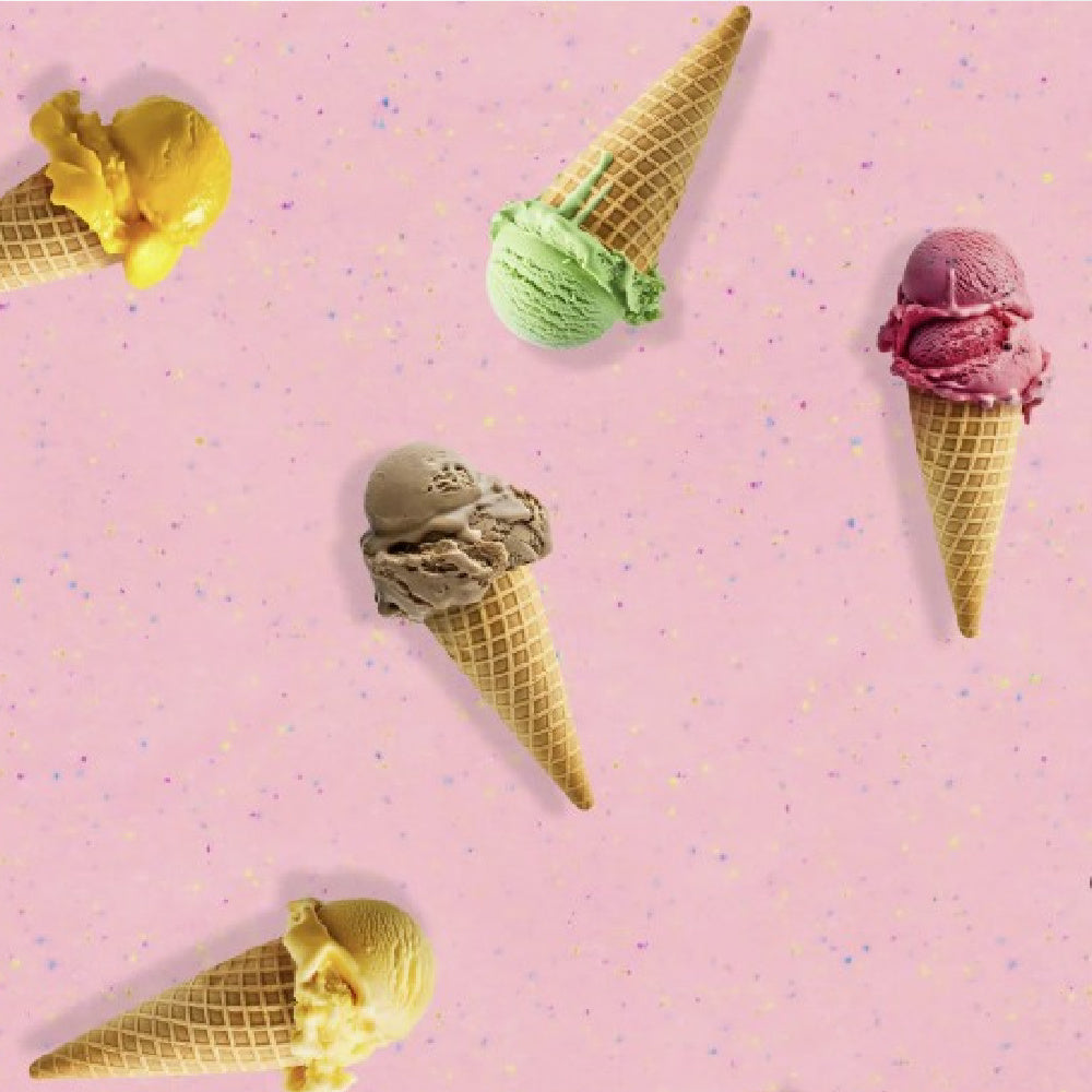 Détail du T-shirt et pantalon court ornés de boules de glace italienne de Snurk