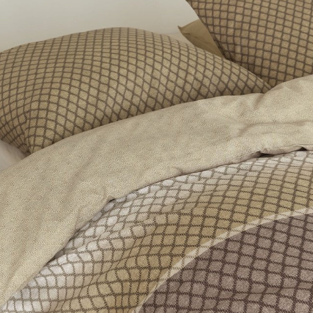 Housse de couette Riven Naturel de Beddinghouse dans des tons beiges chauds