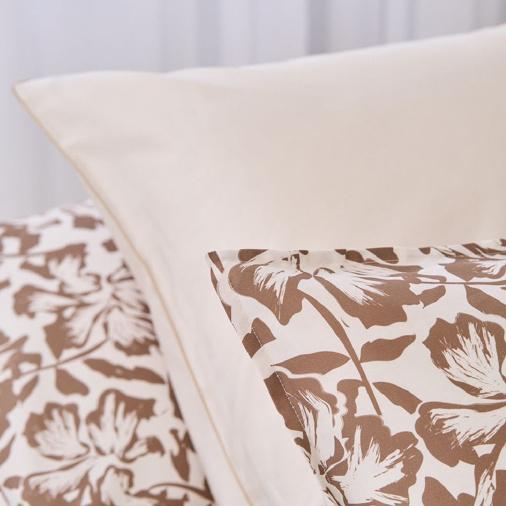 Dekbedovertrek Solene van Nomo in een zachte tint