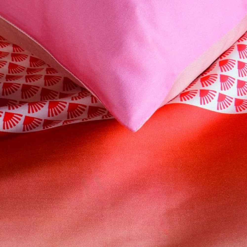 Detail van dekbedovertrek Sunset Boulevard Coral van Dutch Design