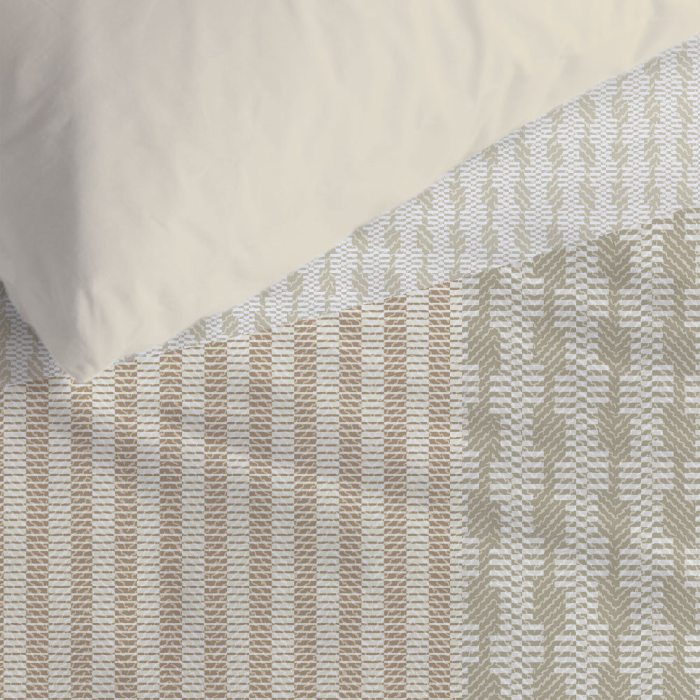 Detail van dekbedovertrek Tove Natural van Beddinghouse
