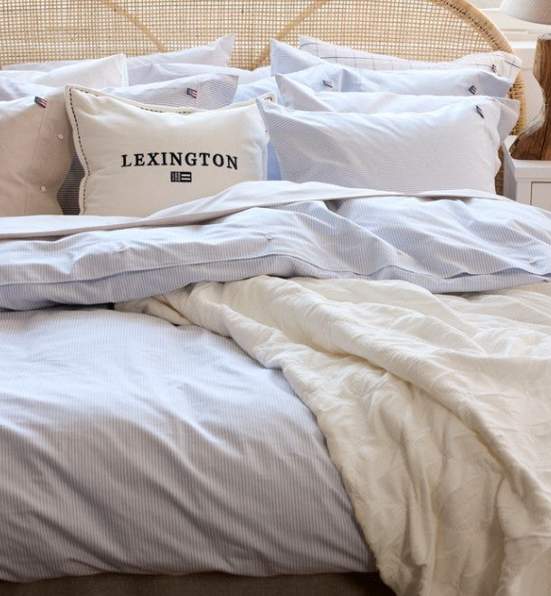 Lexington sierkussen Icons White/Navy met fluwelige touch